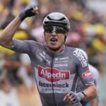 Tour de France, Philipsen vince 16/a tappa: Pogacar resta in giallo