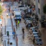 Milano, si allaga strada in via Fontana: 250 famiglie senz’acqua