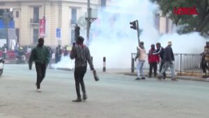 Kenya, polizia usa lacrimogeni contro manifestanti anti-governativi a Nairobi