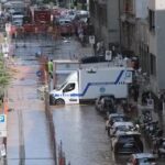 Milano, si allaga strada in via Fontana: 250 famiglie senz’acqua