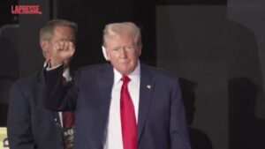 Usa, Trump a Milwaukee: standing ovation al suo ingresso alla convention repubblicana