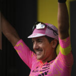 Tour de France, Carapaz vince 17/a tappa in solitaria