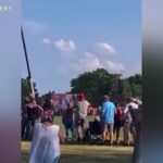 Attentato a Trump, testimoni notano Crooks armato: il video pochi secondi prima della tragedia