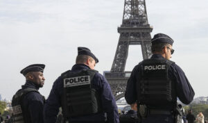 Francia, auto contro un bar a Parigi: almeno un morto e diversi feriti