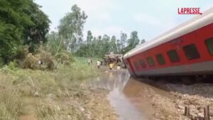 India: deraglia treno passeggeri, due morti e 20 feriti