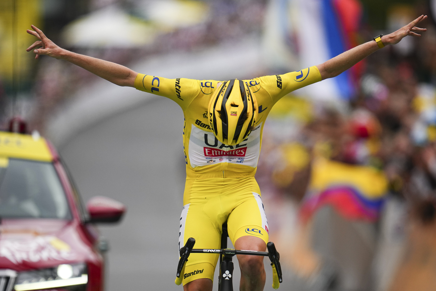 Tour de France: Pogacar vince a Isola 2000 e blinda la maglia gialla