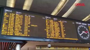 Roma, caos a Termini per guasto Av: cancellazioni e ritardi fino a 140 minuti