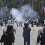 Bangladesh, violente proteste: governo impone coprifuoco e dispiega esercito
