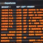 Caos treni, alla stazione Centrale di Milano ritardi e cancellazioni