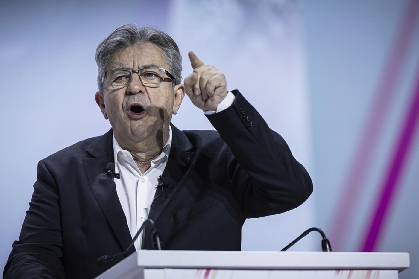Francia, Melenchon: “Sfida finale tra me e Le Pen, dirò addio a Nato”