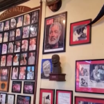 Ernest Hemingway, 125 anni dalla sua nascita: la festa allo Sloppy Joe’s Bar di Key West