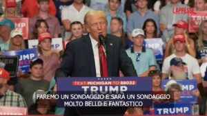 Usa, Trump in Michigan: “Chi è il vostro avversario preferito?” e la folla fischia Kamala Harris