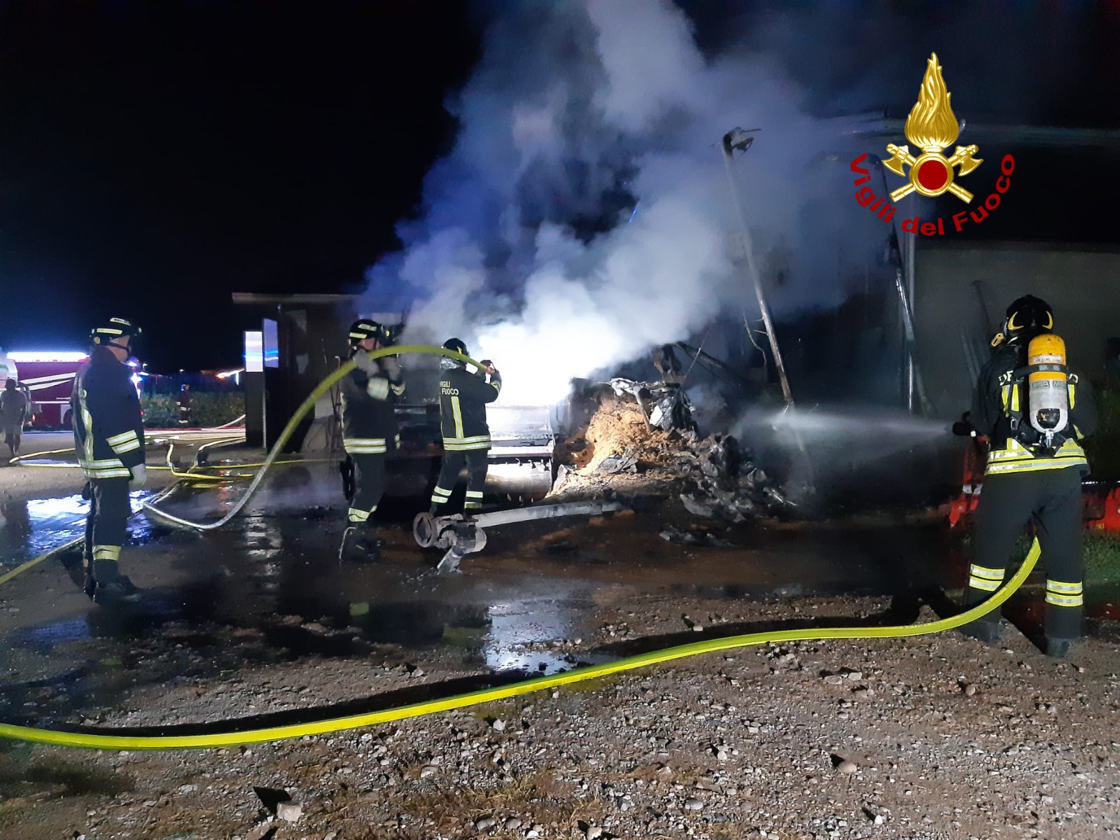 Treviso, incendio a carro miscelatore: un ferito