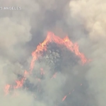 California, le case in fiamme per gli incendi a Riverside