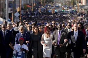Kamala Harris alla marcia per anniversario Bloody Sunday voting rights march a Selma