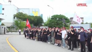 Corea del Sud, operai Samsung lanciano sciopero permanente