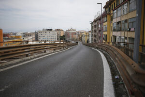 Il coronavirus svuota le strade di Roma