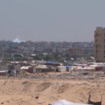 Medioriente, il fumo sui cieli di Khan Younis dopo i raid israeliani