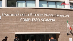 Crollo Scampia, sfollati occupano Università Federico II: “Non ce ne andiamo, garantire dignità”