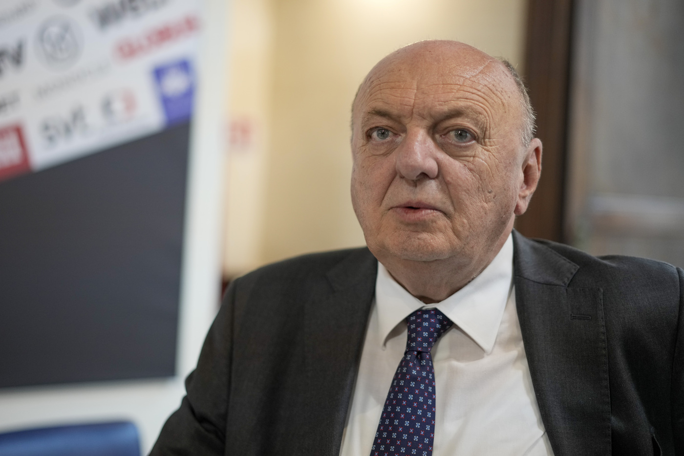 “Che stronzetta”: gaffe di Pichetto Fratin con una giornalista “Che stronzetta”: gaffe di Pichetto Fratin con una giornalista