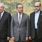 Gaza, accordo Hamas-Fatah per unità nazionale dopo guerra. Israele: “Rivela vero volto Abbas”