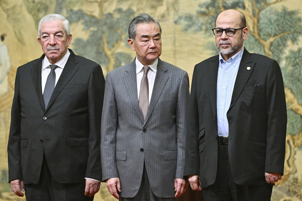 Gaza, accordo Hamas-Fatah per unità nazionale dopo guerra. Israele: “Rivela vero volto Abbas”