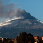 Etna, ripresa eruzione vulcanica: disagi al traffico aereo di Catania