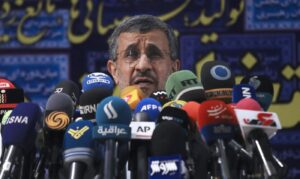 Iran, Ahmadinejad correrà alla presidenza