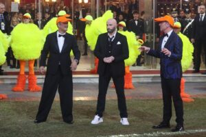 74th SANREMO Music Festival 2024 - John Travolta a Sanremo: Fiorello e Amadeus lo «costringono» a fare il Ballo del Qua Qua