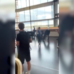 Clima, attivisti Ultima Generazione versano vernice in aeroporto Vienna