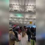 New York, prende fuoco una scala mobile all’aeroporto JFK: evacuato il terminal
