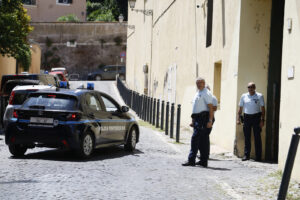 Roma, bambina di 8 anni violentata da vicino di casa: 40enne arrestato