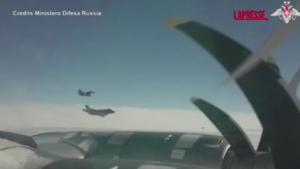 Russia, esercito effettua pattugliamenti aerei congiunti con Cina