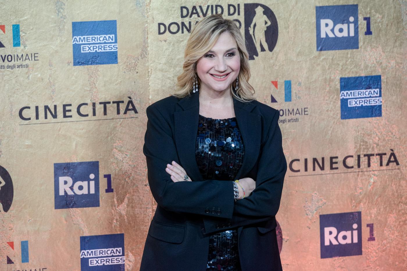 Serena Bortone, lo specchio autografato da Pistoletto e poi portato a casa: nuovo caso in Rai