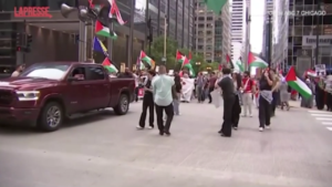 Chicago, proteste per la visita a Washington di Netanyahu al grido: “Palestina libera”