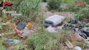 Reggio Calabria, rifiuti pericolosi abbandonati nei boschi e nei fiumi