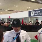 Parigi 2024, la squadra olimpica palestinese accolta con entusiasmo nella capitale francese