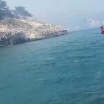 Incendio a Vieste, 540 turisti evacuati: i soccorritori in azione