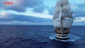 Tour mondiale Amerigo Vespucci, la nave raggiunge le Hawaii