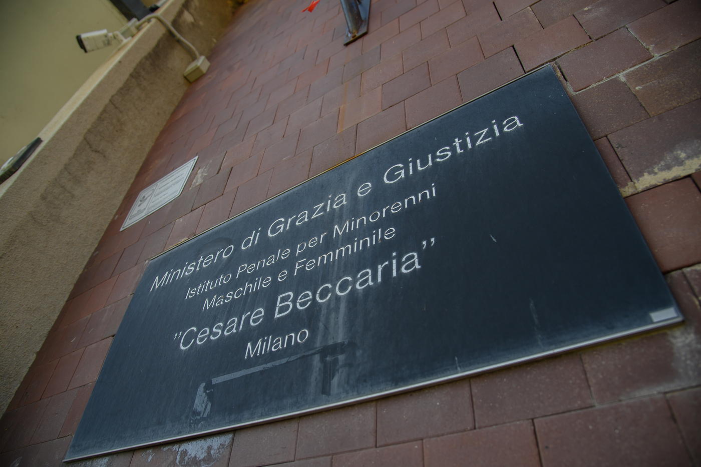 Carceri: lenzuolo dato alle fiamme al Beccaria di Milano Carceri: lenzuolo dato alle fiamme al Beccaria di Milano