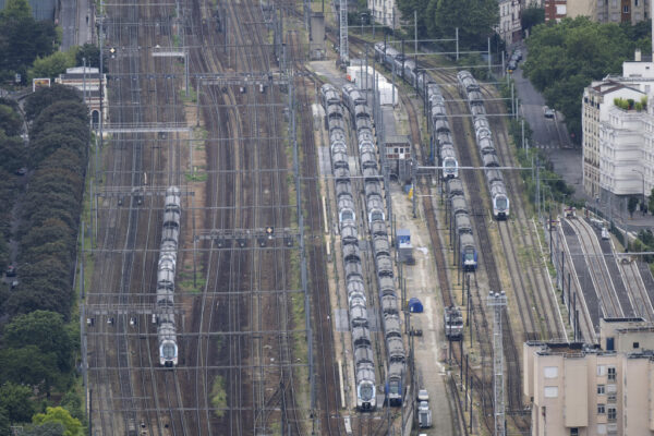 Francia, 7 treni su 10 in ritardo per sabotaggi sull’alta velocità