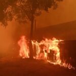 California, continua a crescere il maxi-incendio: le immagini sono impressionanti