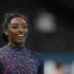 Parigi 2024, da Tom Cruise ad Ariana Grande: parata di star per l’esordio di Simone Biles