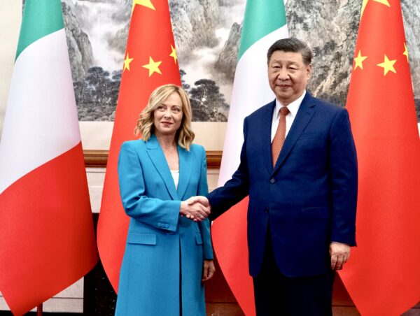 Italia-Cina, Meloni incontra Xi: “Insicurezza crescente, Pechino importante per stabilità e pace”