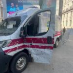 Ambulanza mitragliata dai russi esposta in piazza a Milano: “Monito per tenere alta l’attenzione”