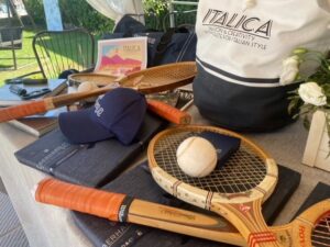 A Forte dei Marmi Italica Tennis Vintage, il torneo con le mitiche racchette di legno