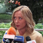 Meloni: “Preoccupa il Libano, Israele non cada in trappola escalation”