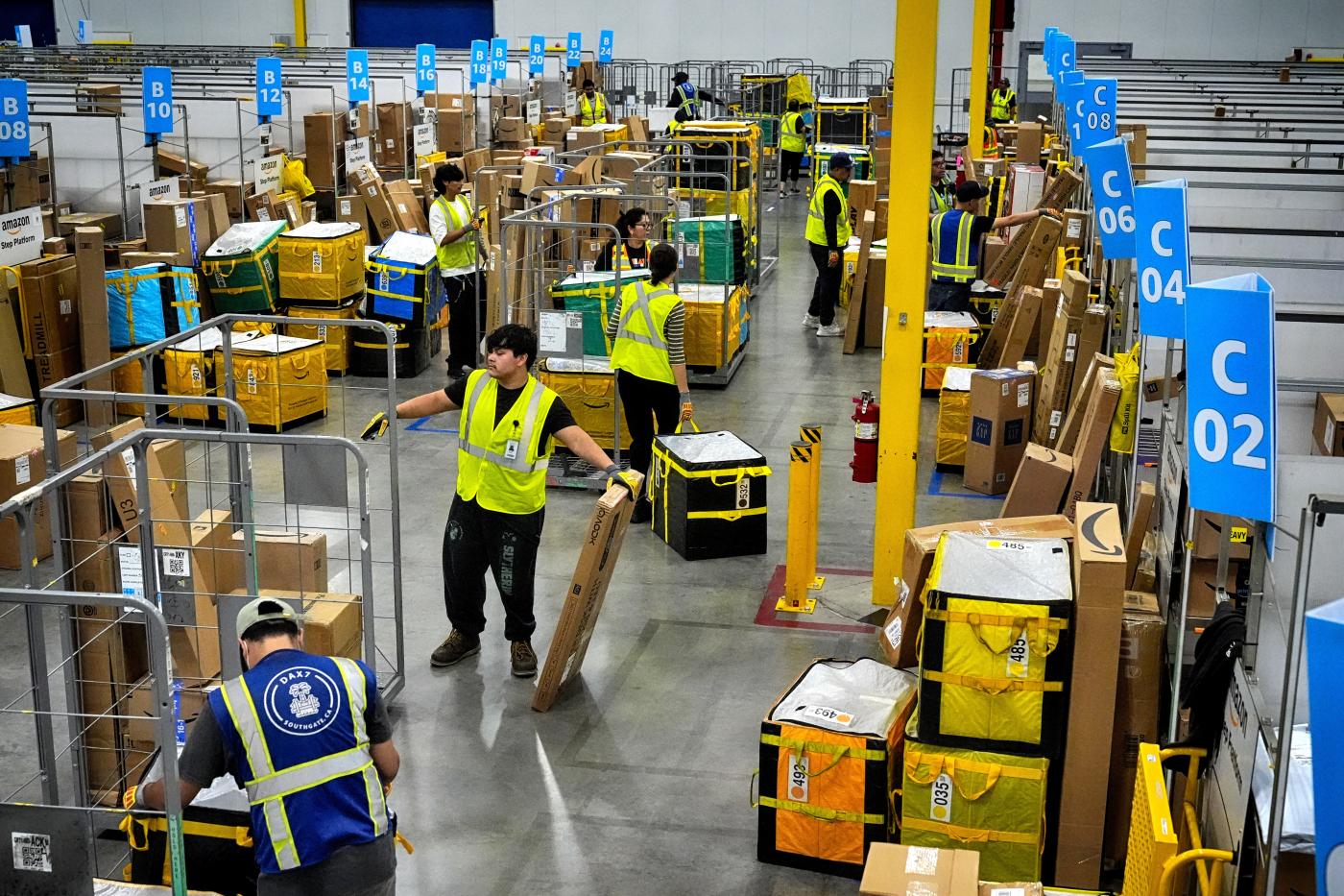 Amazon, frode e lavoratori sfruttati: convalidato sequestro di 121 milioni