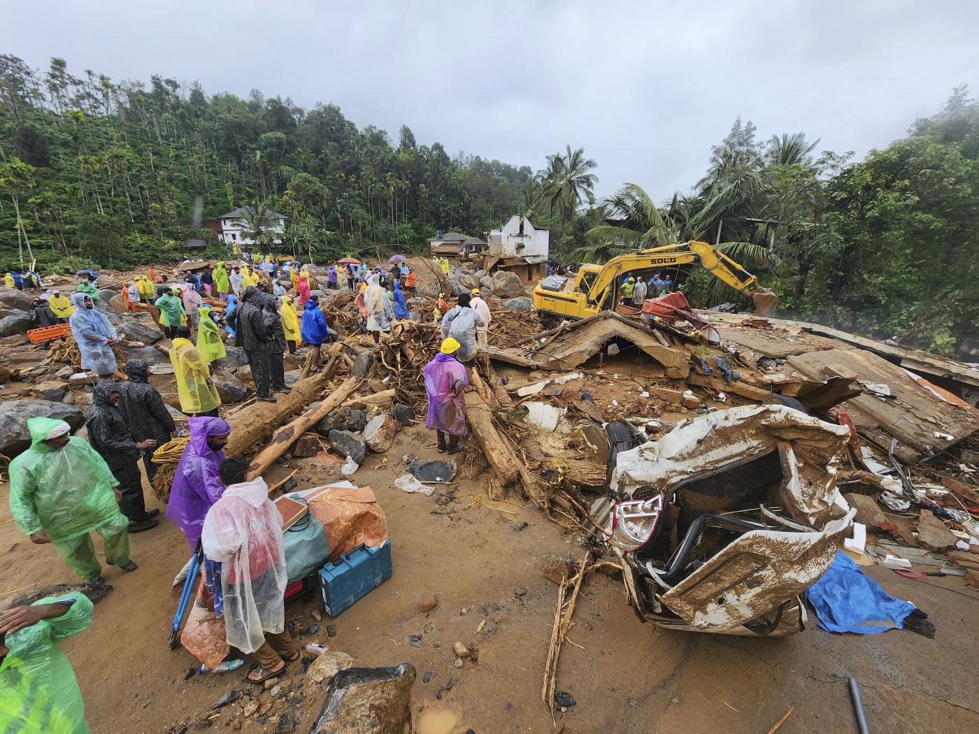 India, salgono a 151 i morti per le frane in Kerala: 187 i dispersi