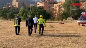 Roma, incendio Monte Mario: la ricognizione aerea di sindaco e prefetto